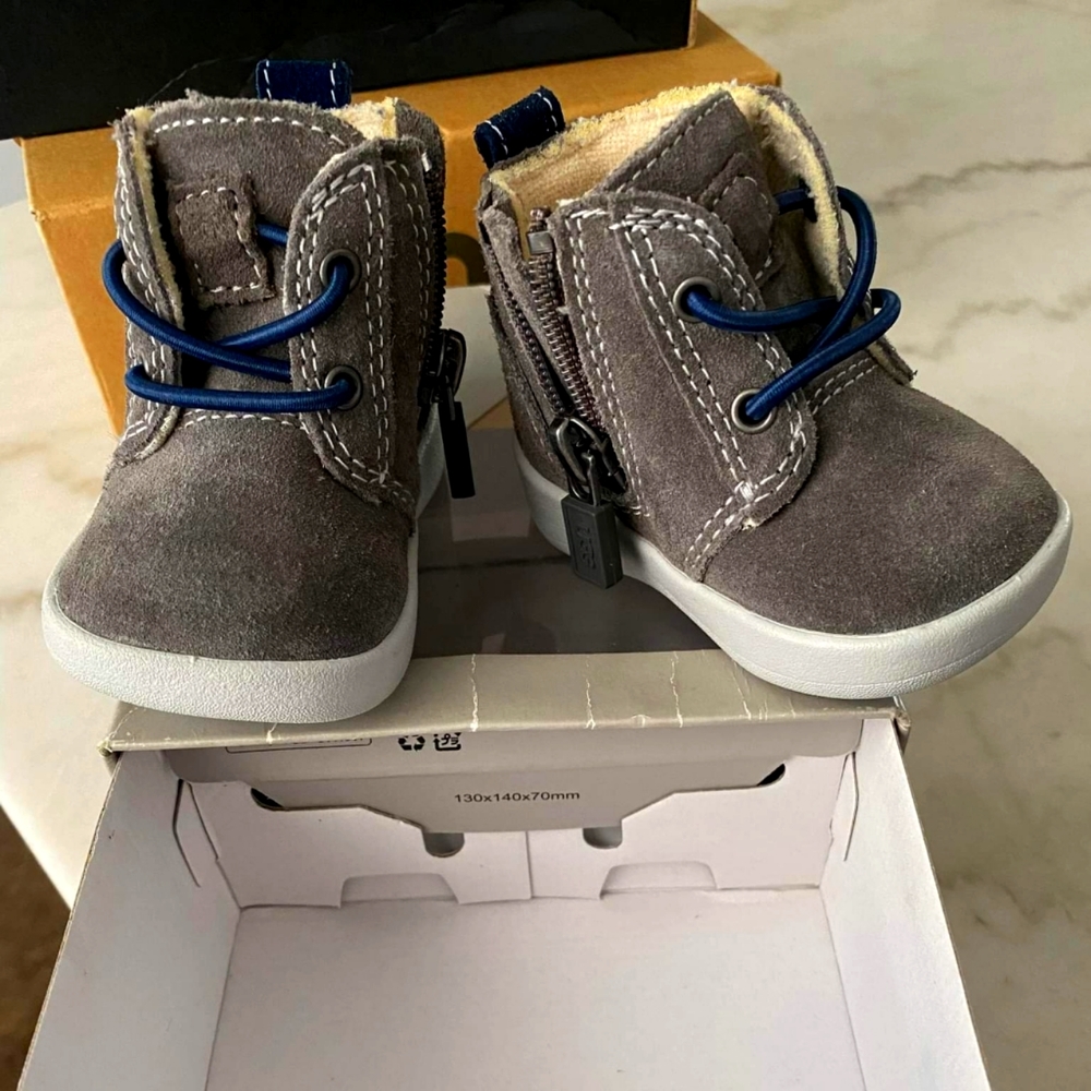Infant UGG Boots size 0/1 Charcoal Great condition